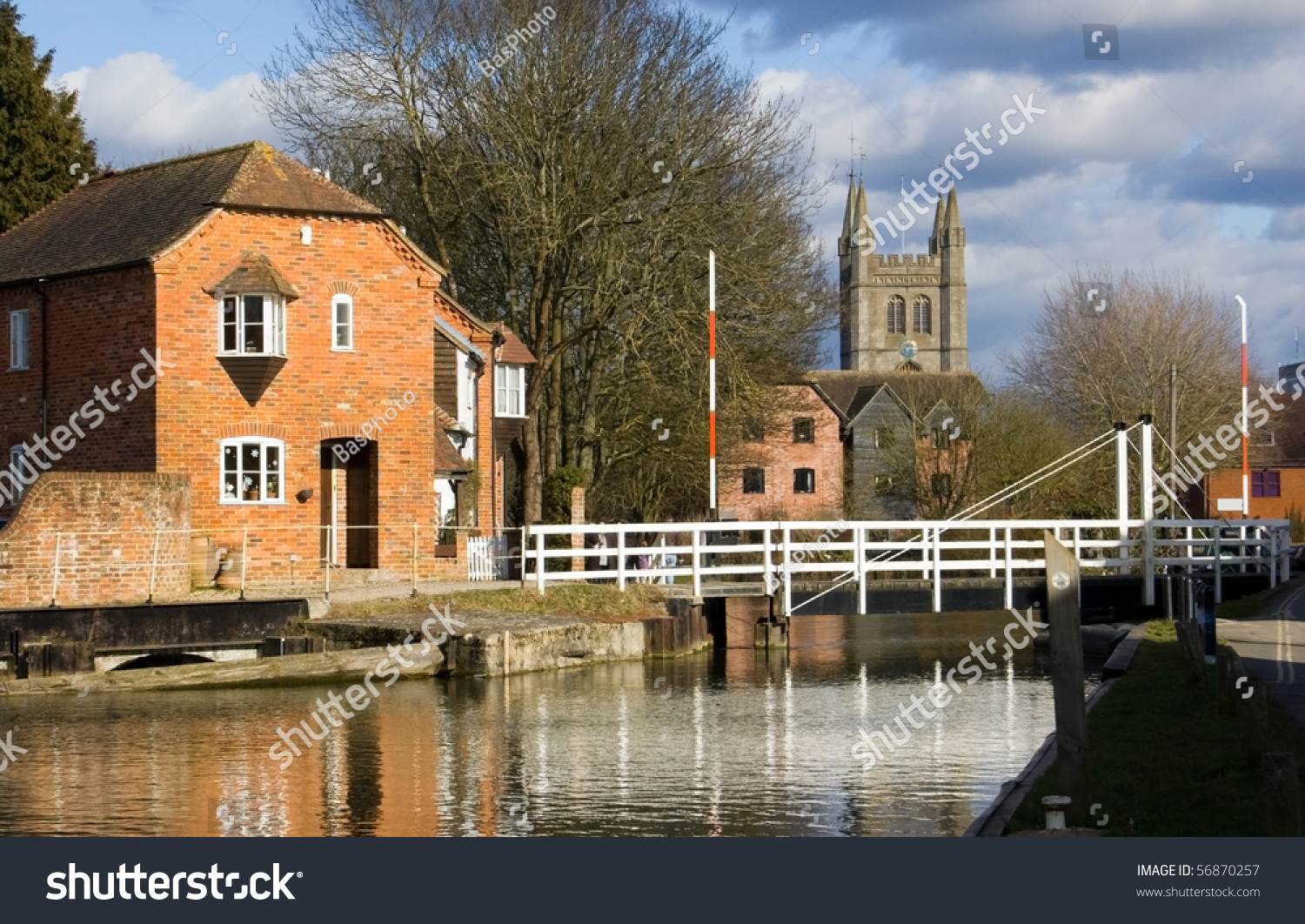 Weir Newbury Berkshire Weir Across River Stock Photo 56870257 ...