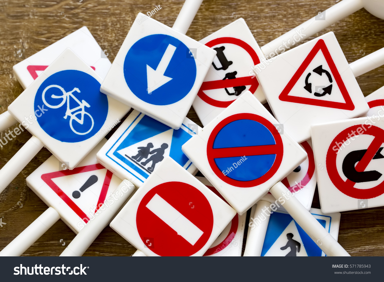 11,774 Many traffic signs Images, Stock Photos & Vectors | Shutterstock