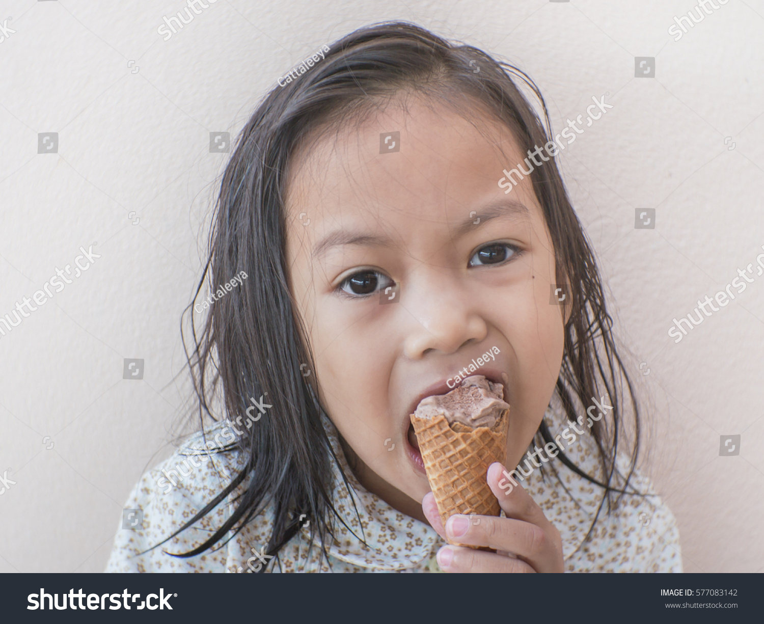 Cute Asian Children Eating Ice Cream Stock Photo 577083142 | Shutterstock