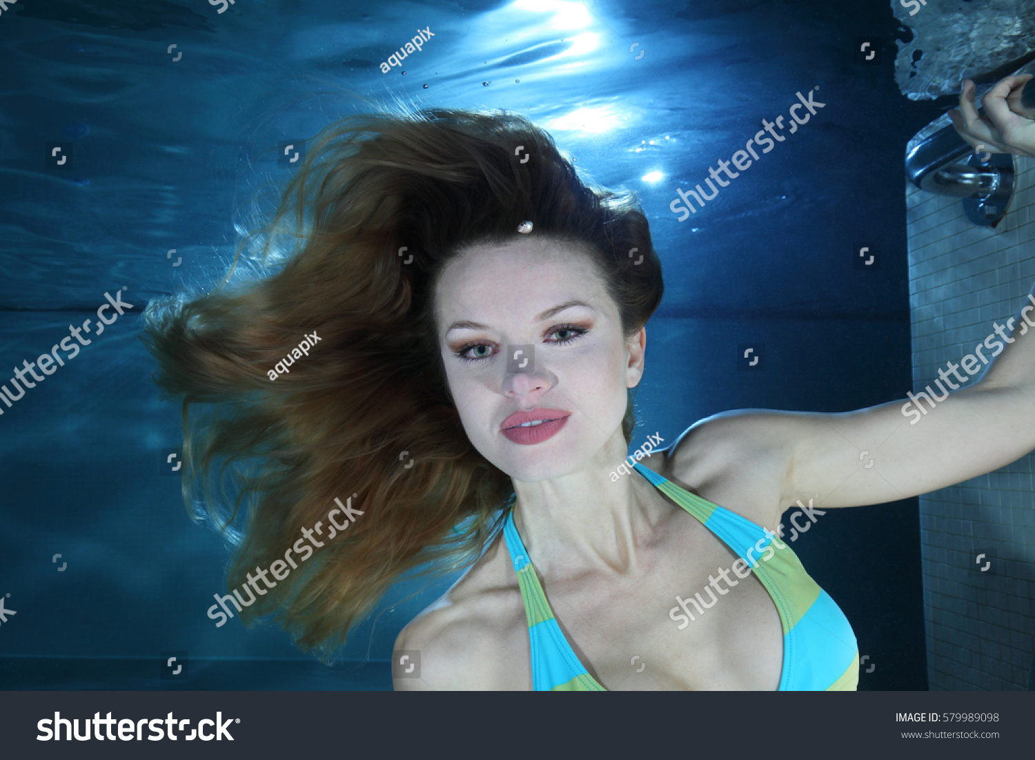 Woman Underwater Pool Stockfoto 579989098 Shutterstock 9060