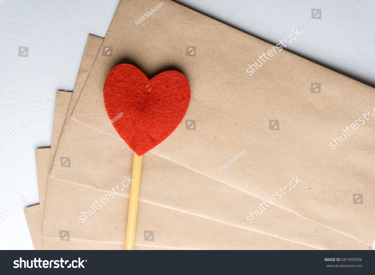 Photo De Stock Papier Toilette Avec Du Sang Les Shutterstock