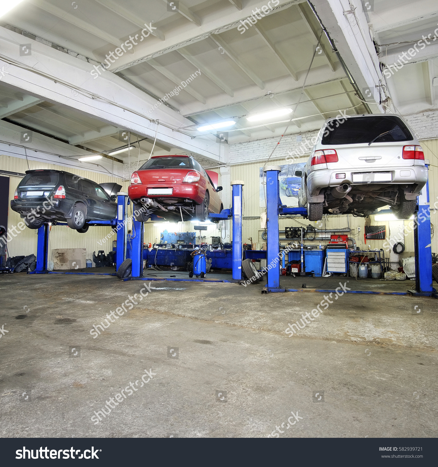 Interior Car Repair Garage Stock Photo 582939721 | Shutterstock