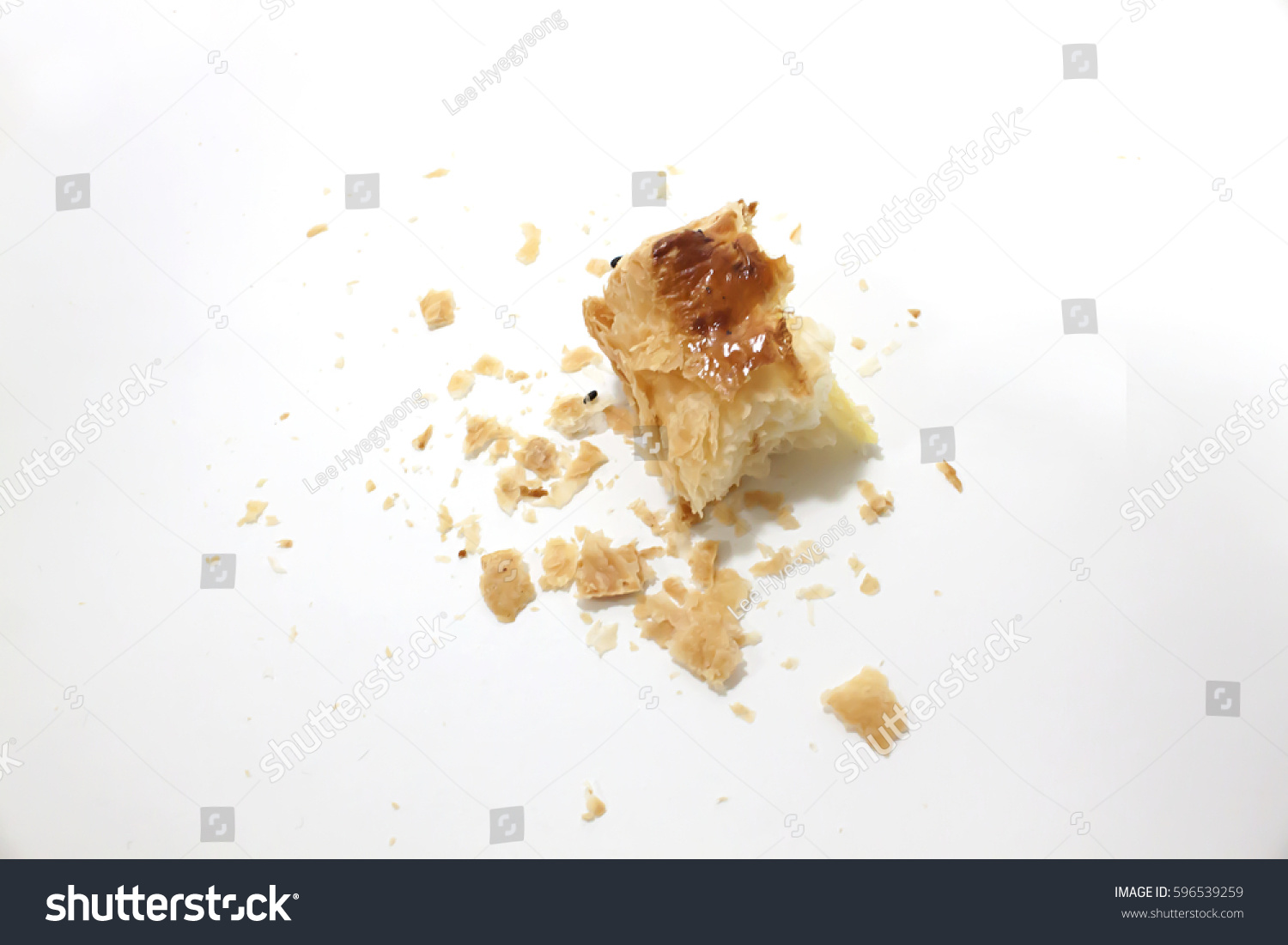 Крошки хлеба на столе