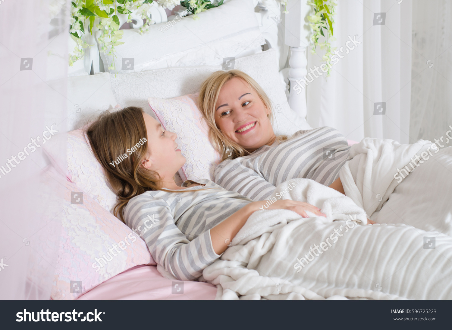 Mom Her Teen Daughter Relaxing Bed Stock Photo 594823490 | Shutterstock