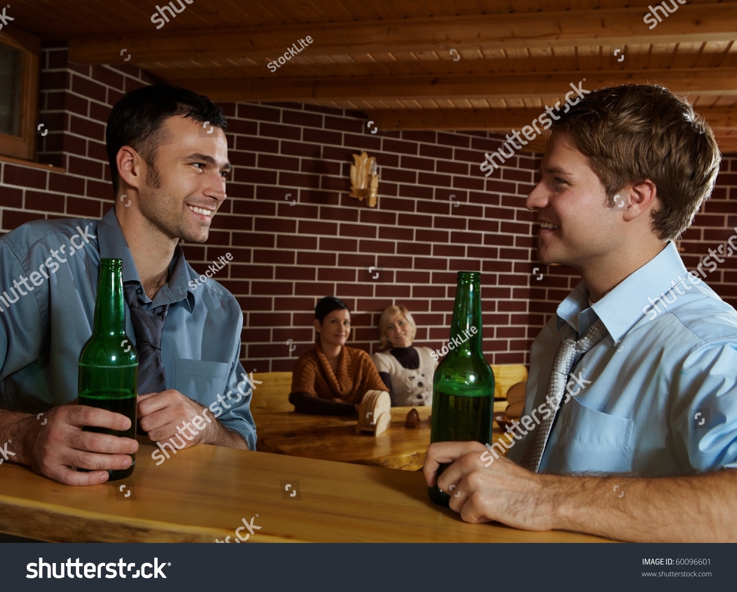 Парни в баре
