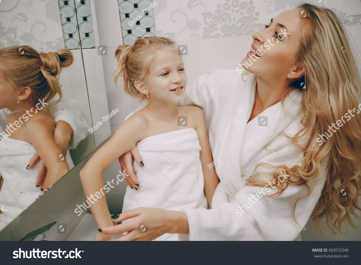 голая мама с детьми в ванной фото фото 80