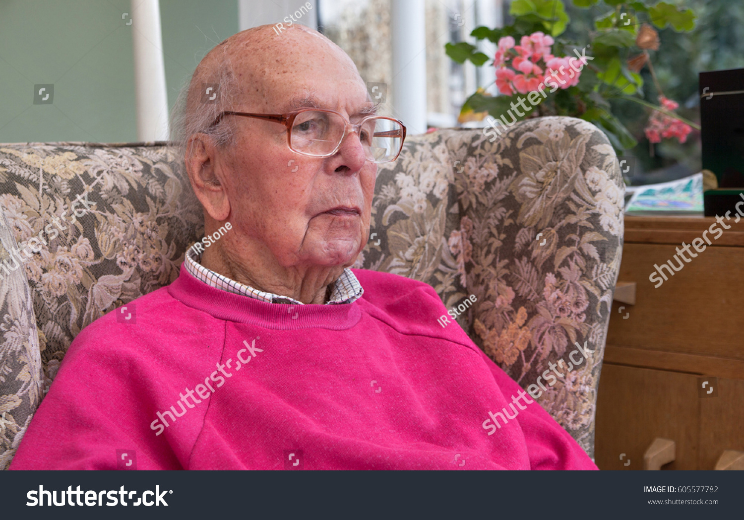 95 Years Old English Man Sitting 스톡 사진 605577782 Shutterstock