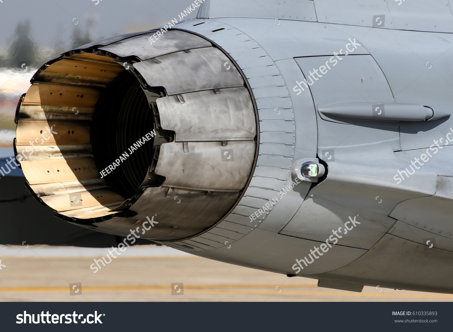 Partial Cut Fighter Aircraft Engine Nozzle Stock Photo 610335893 ...