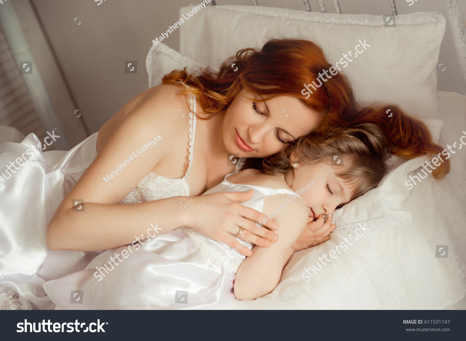 фото спящая дочка