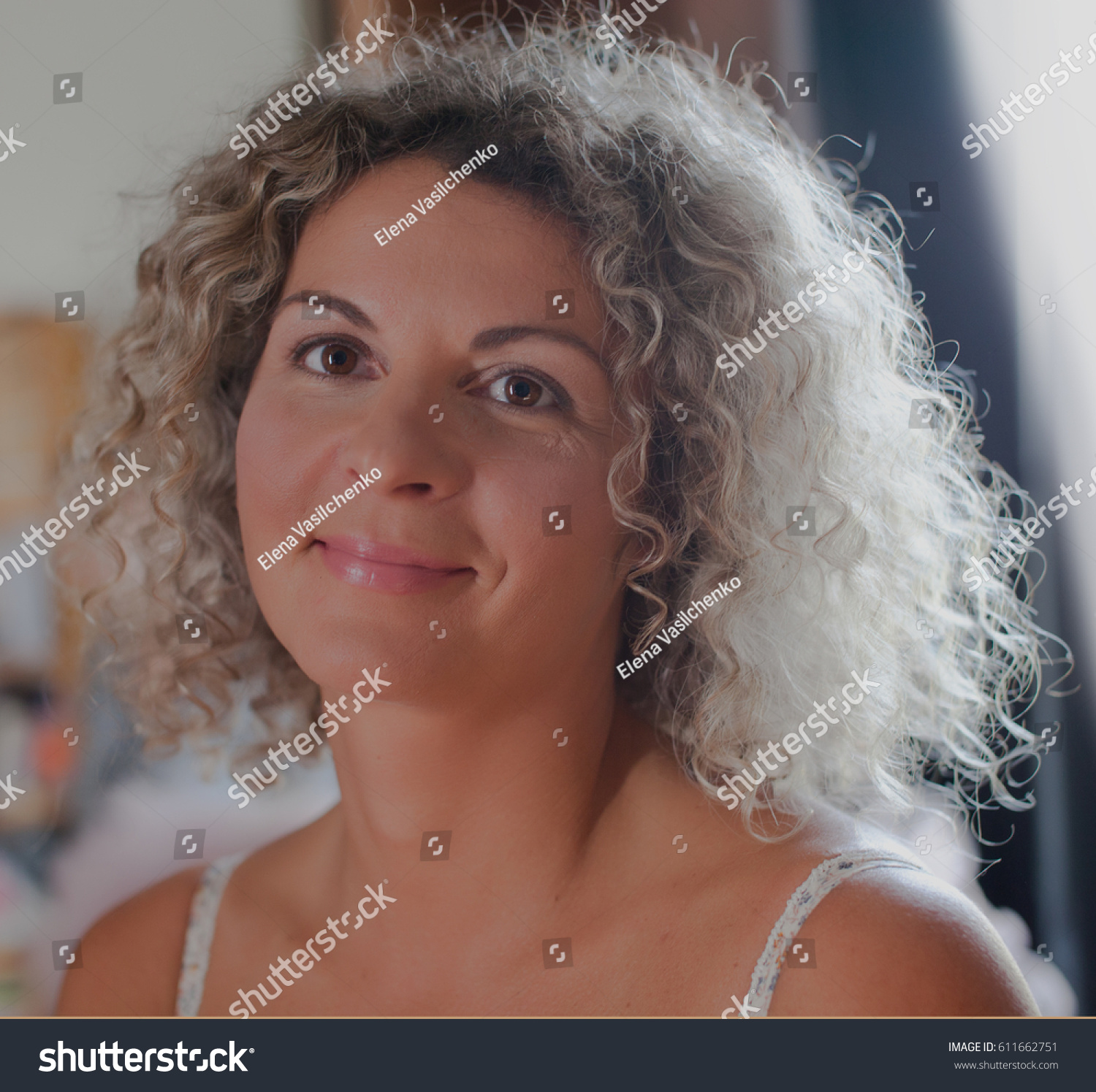 Sexy Curly Grey Haired Mature Woman Stockfoto 611662751 Shutterstock 