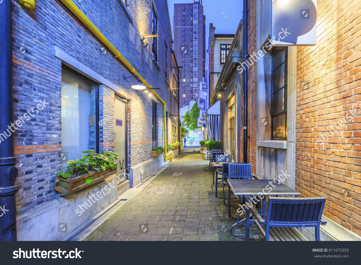 Shanghai Xintiandi Shikumen Building Stock Photo 611672033 | Shutterstock