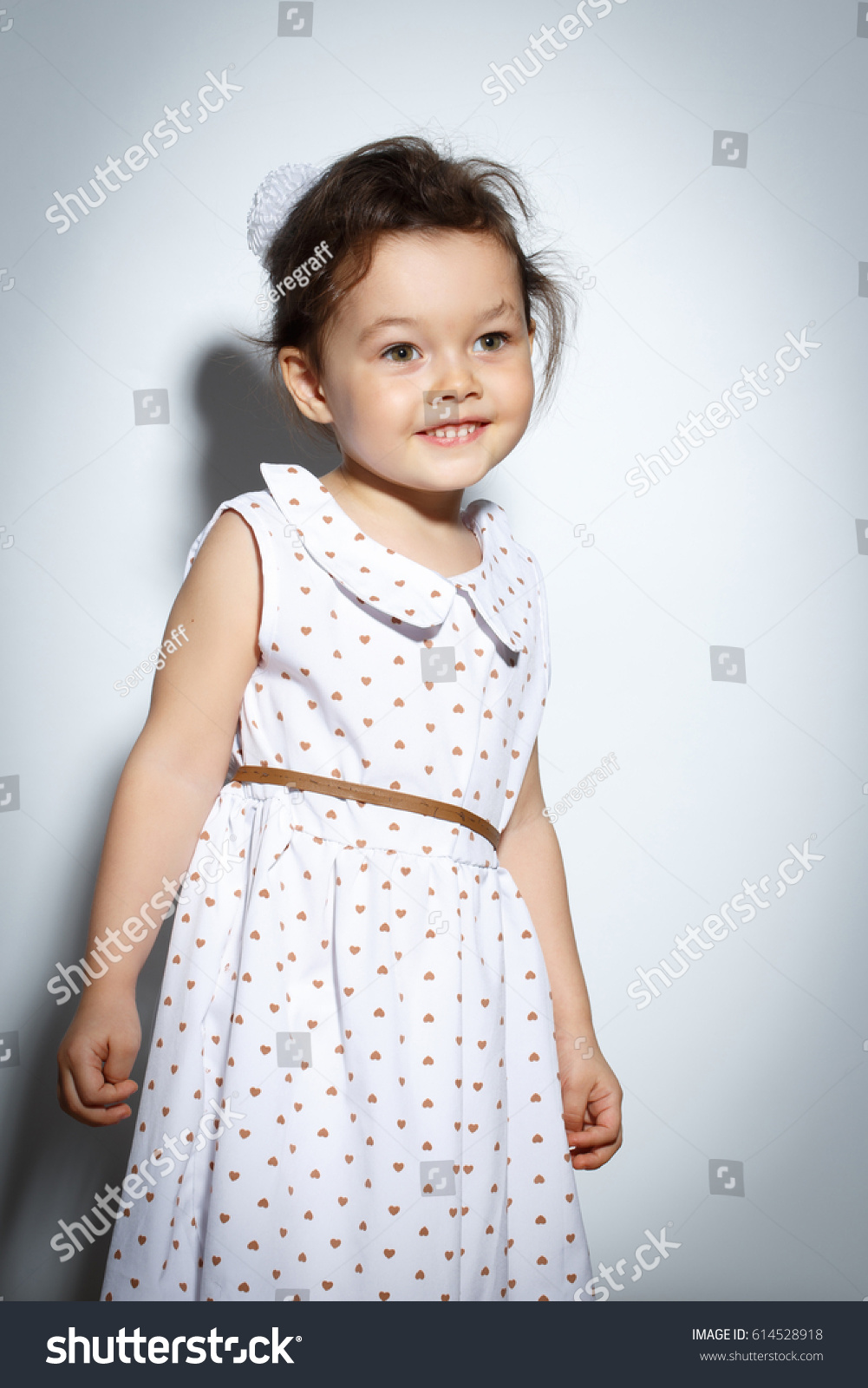 Portrait 3 Year Old Little Girl Stock Photo 614528918 | Shutterstock