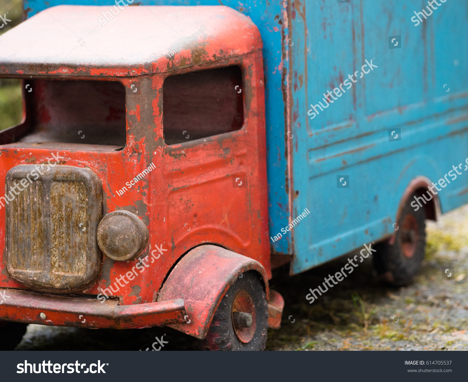 Vintage Red Blue Truck Stock Photo 614705537 | Shutterstock