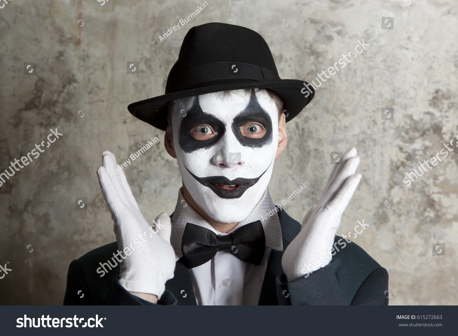 Scary Evil Clown Wearing Bowler Hat Foto Stock 615272663 Shutterstock