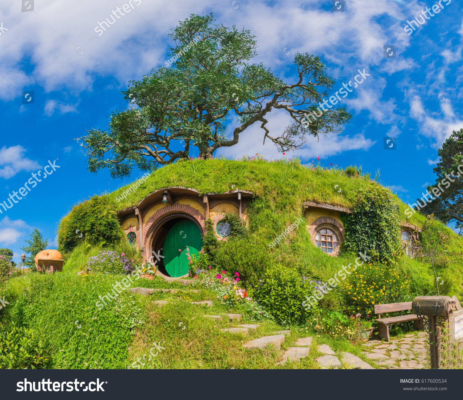 Matamata 30 Jan 2017 Hobbiton Village Stock Photo 617600534 | Shutterstock