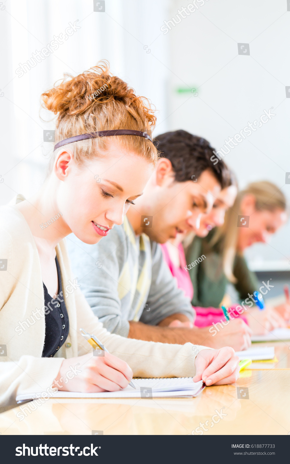 College Schülerin Bekommt Besuch Vom Professor