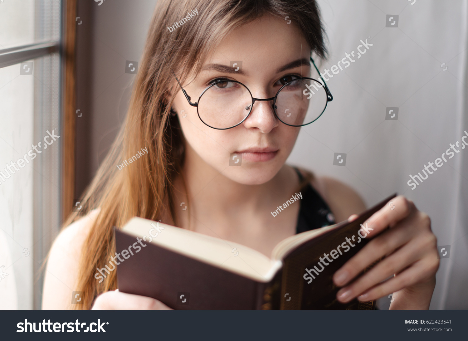 Beautiful Girl Sitting Window Holding Book Foto Stok 622423541 Shutterstock 9498