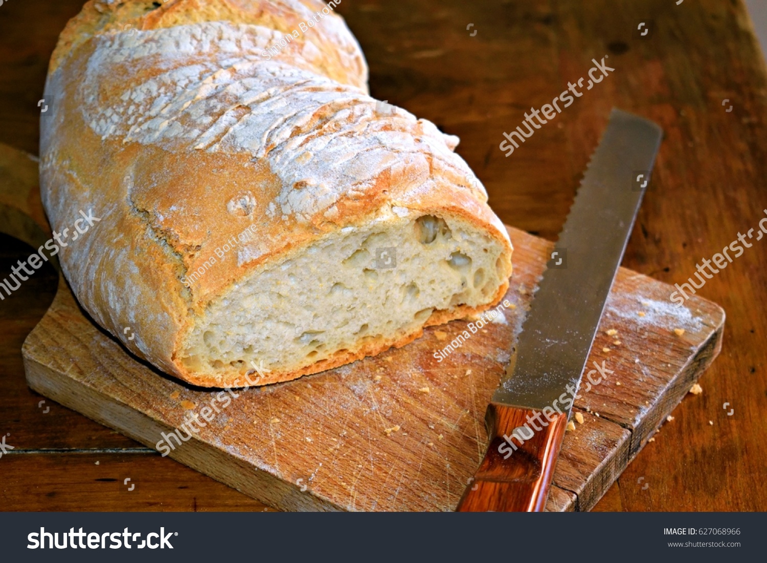 Close Tuscan Bread On Wooden Cutting Stock Photo 627068966 | Shutterstock