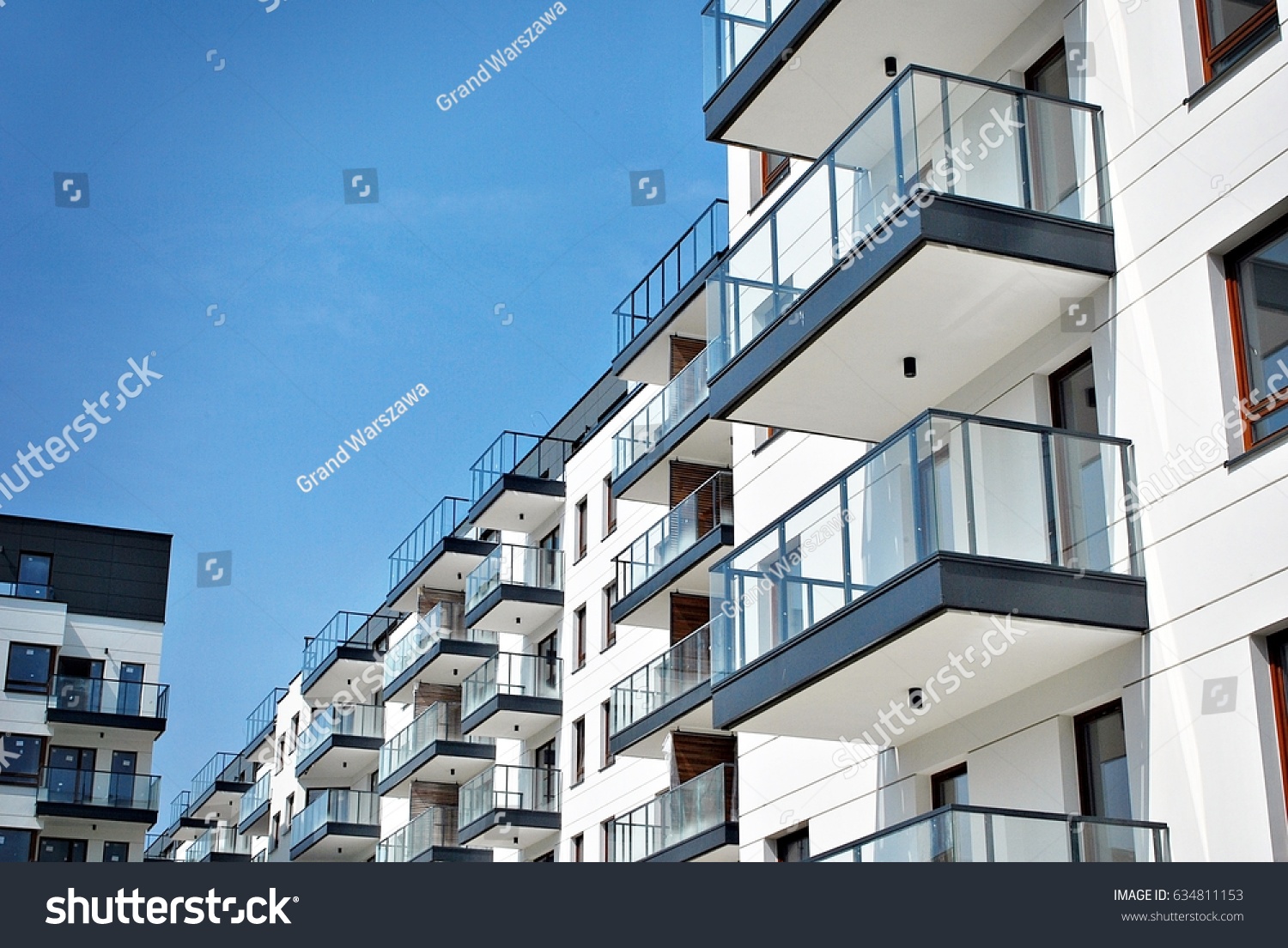 Modern Luxury Apartment Building Stock Photo 634811153 | Shutterstock