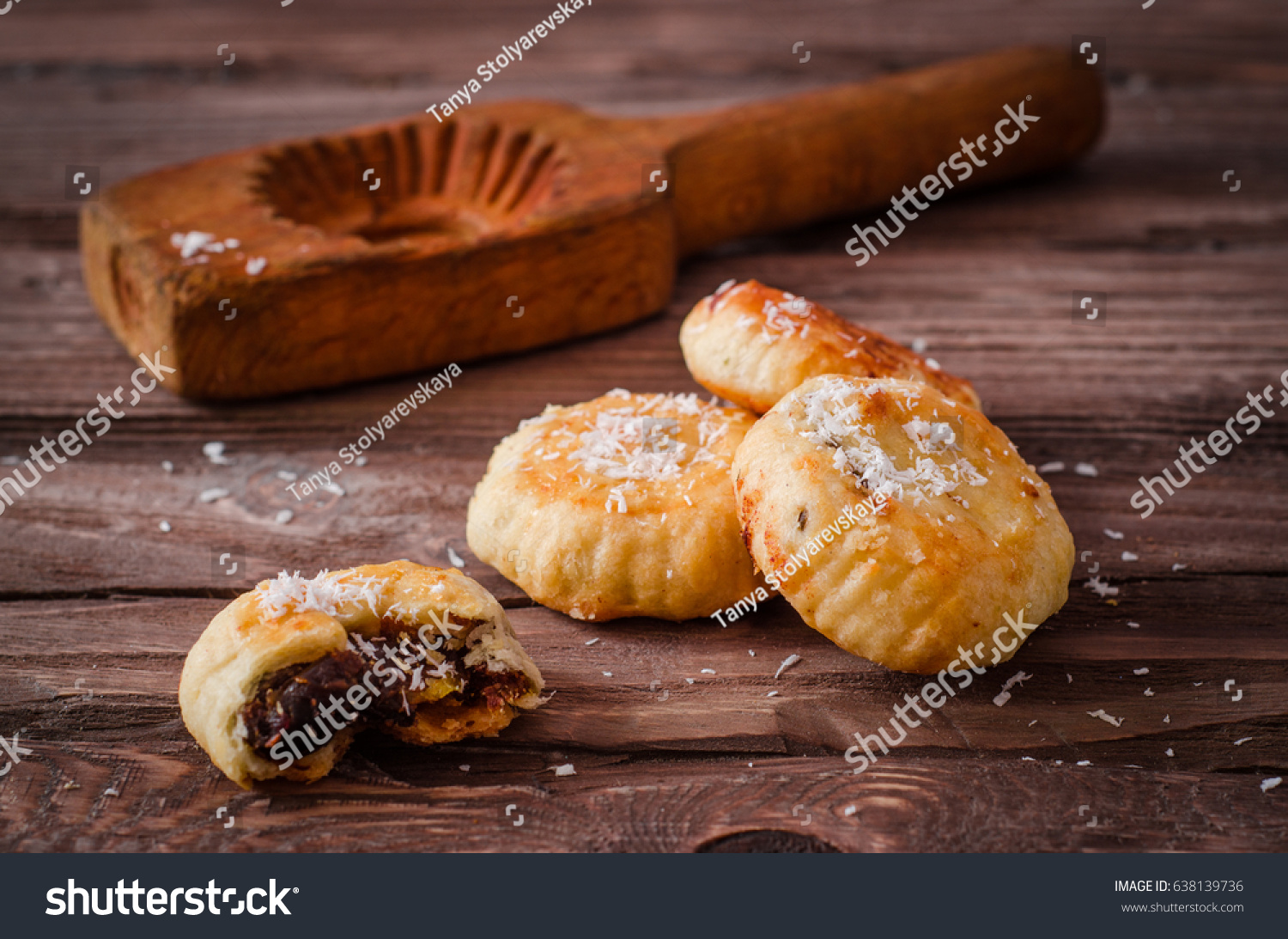 Maamoul oder Mamoul - arabische Kekse Stockfoto 638139736 | Shutterstock