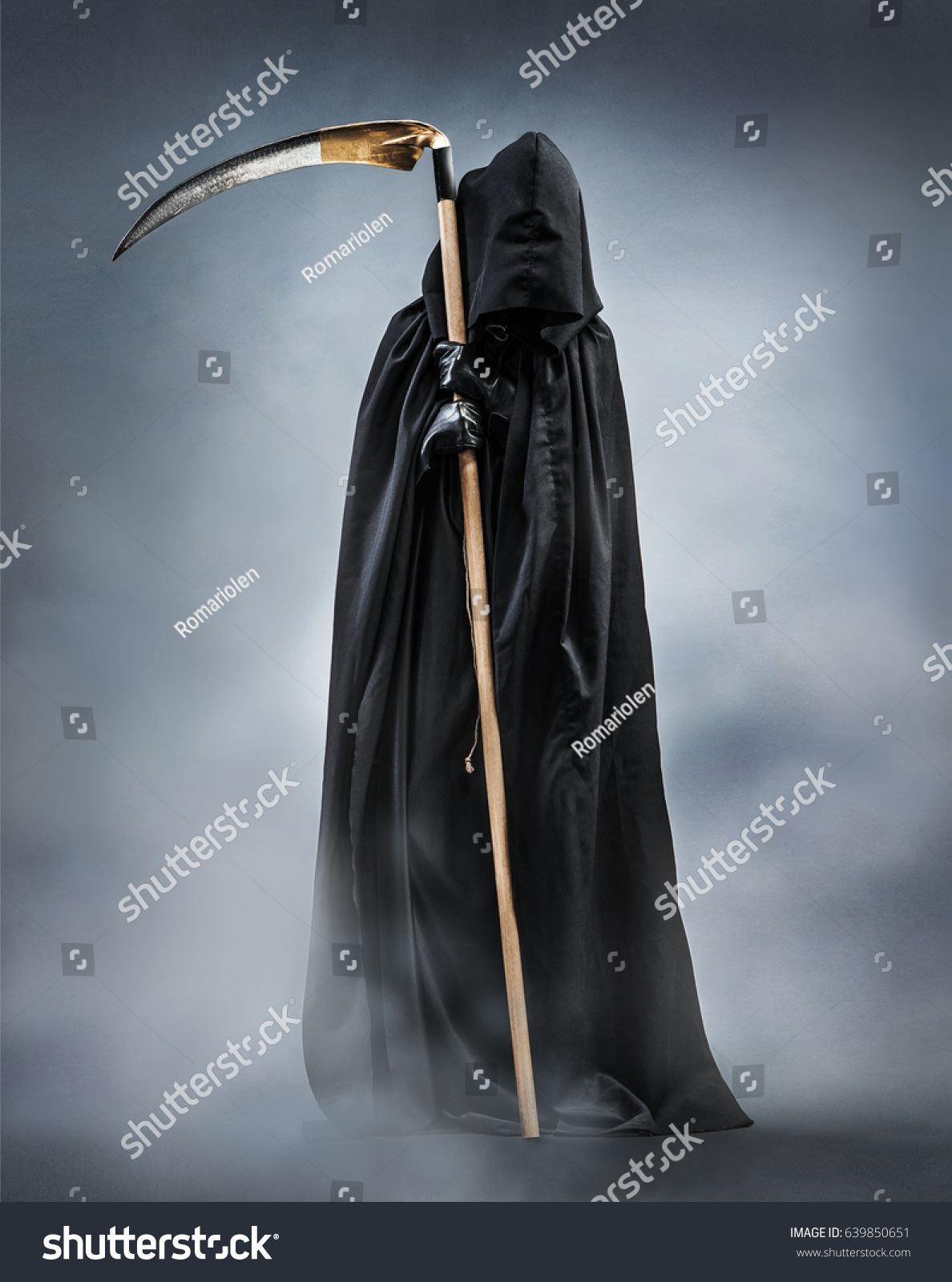 Grim Reaper Standing Fog Night Photo Stock Photo 639850651 | Shutterstock