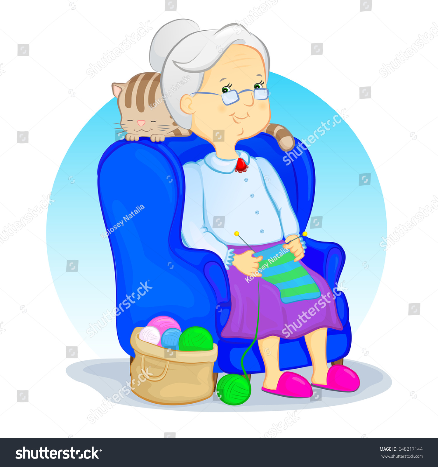 Бабушка вяжет в кресле