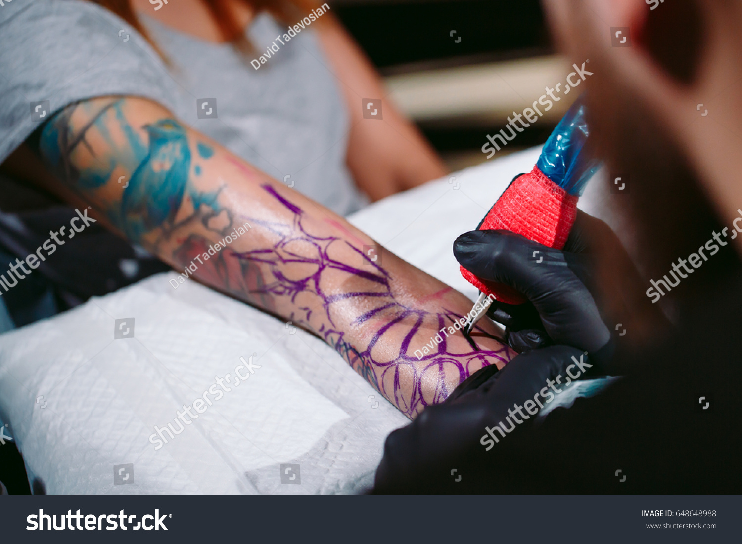 Professional Tattoo Artist Makes Tattoo On Stock Photo 648648988 ...