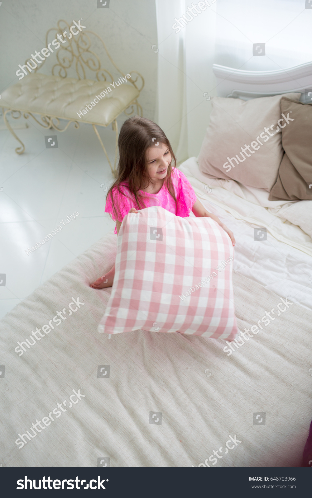 Pretty Little Girls Pink Purple Princess Stock Photo 648703966 ...