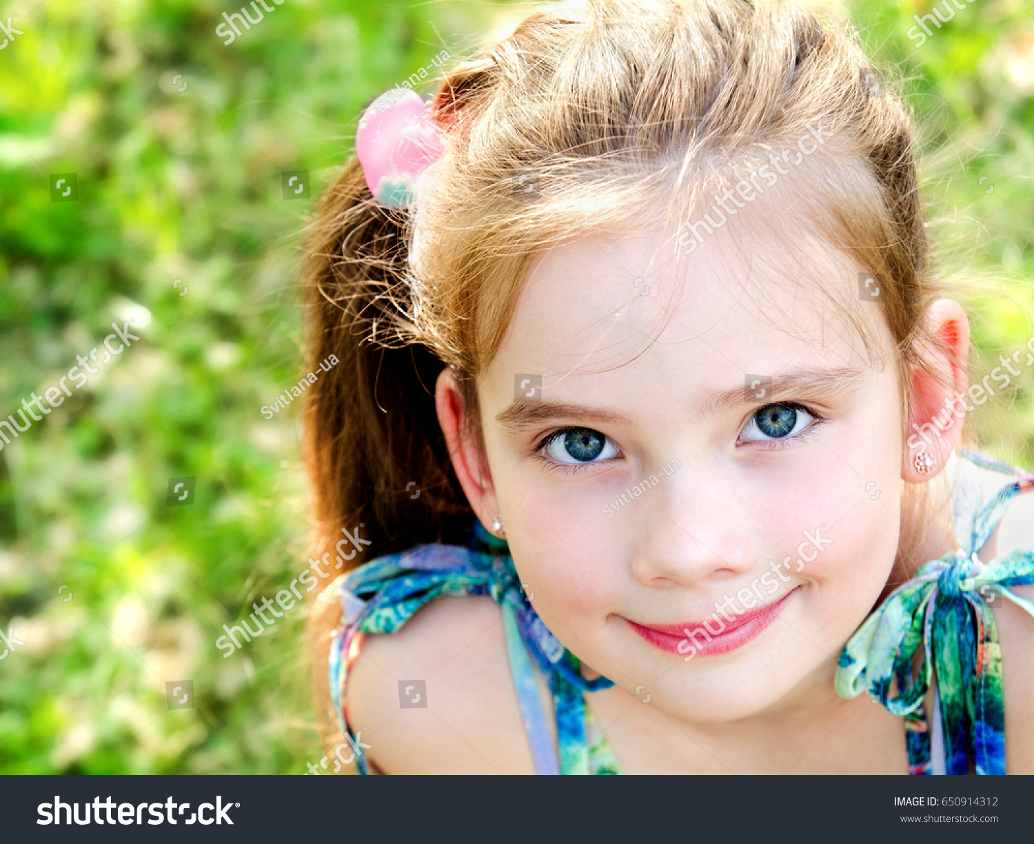 Portrait Adorable Smiling Little Girl Outdoor Stock Photo 650914312 ...