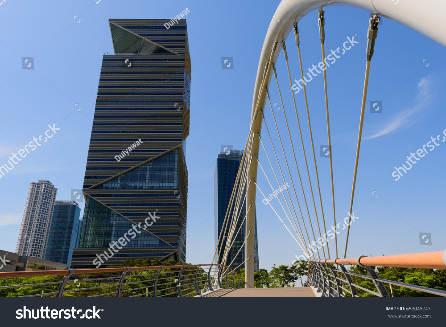 Modern Semicircle Bridge Songdo Central Park Stock Photo 653048743 ...