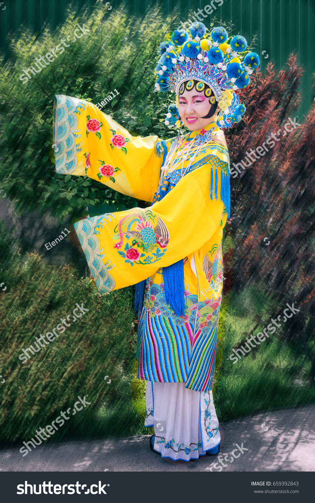 Beautiful Chinese Girl Traditional Chinese Dress Foto De Stock 659392843 Shutterstock 5983