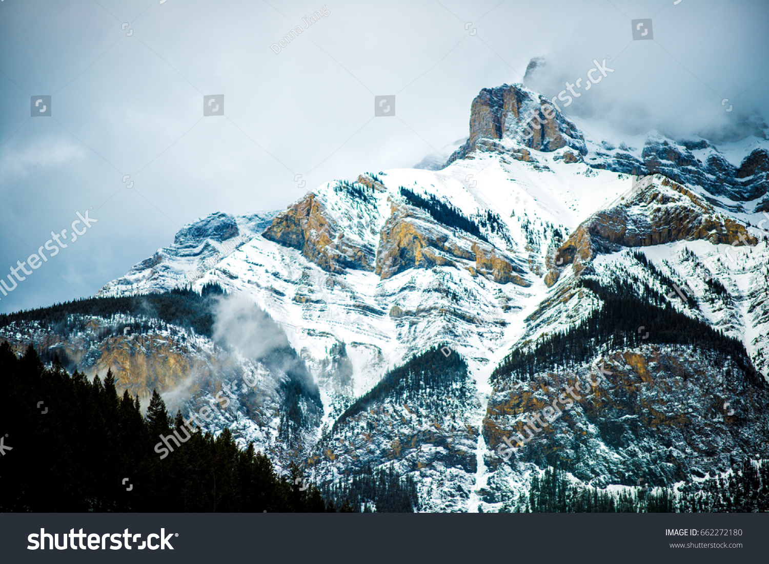 Banff National Park Winter Mountain Background Stock Photo 662272180 ...