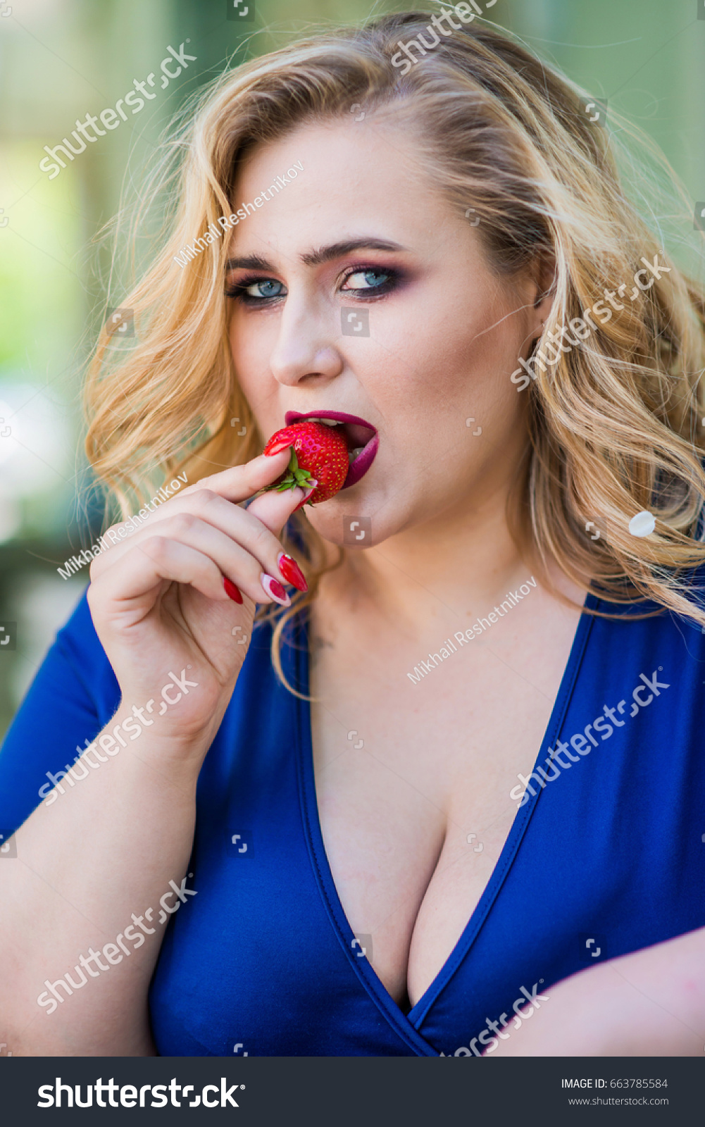 Chubby Sexy Blonde Blue Dress Sexy Stock Photo 663785584 Shutterstock picture