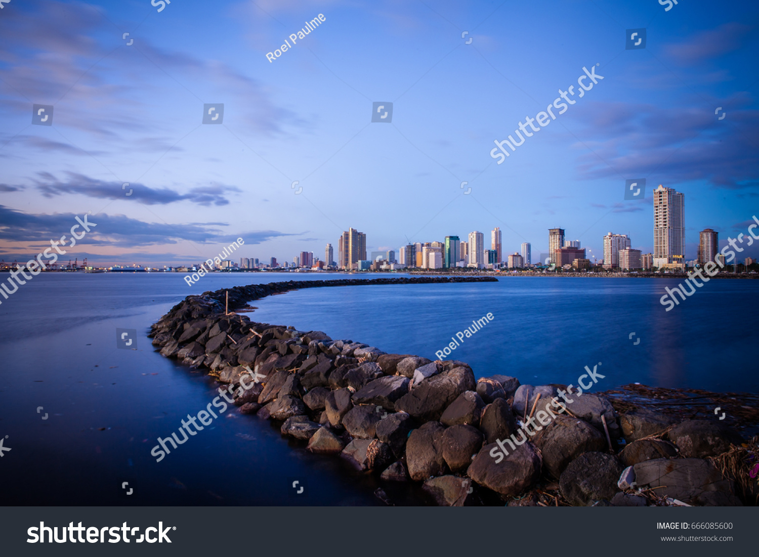 Manila Bay Skyline Stock Photo 666085600 | Shutterstock