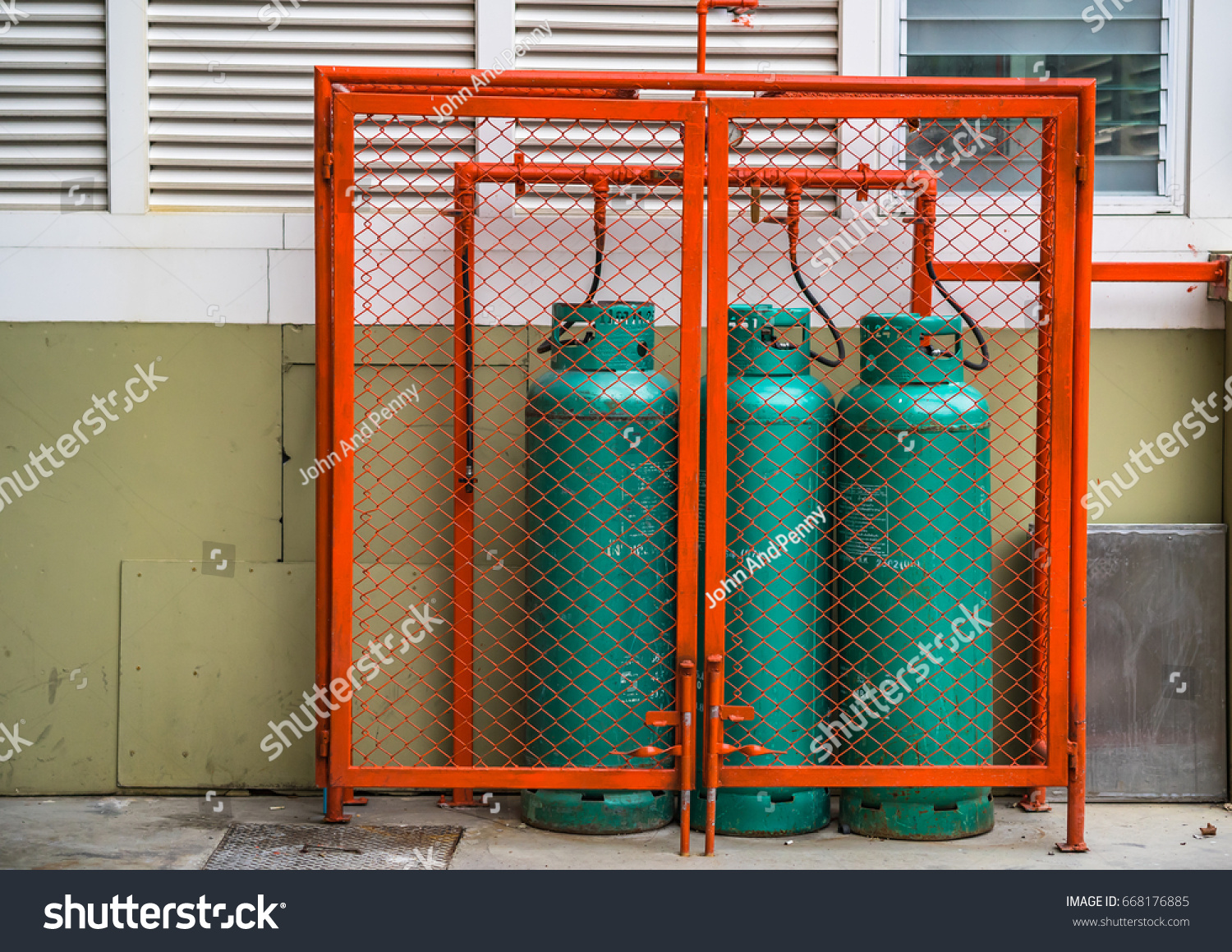 11 Gas cyclinders Images, Stock Photos & Vectors | Shutterstock