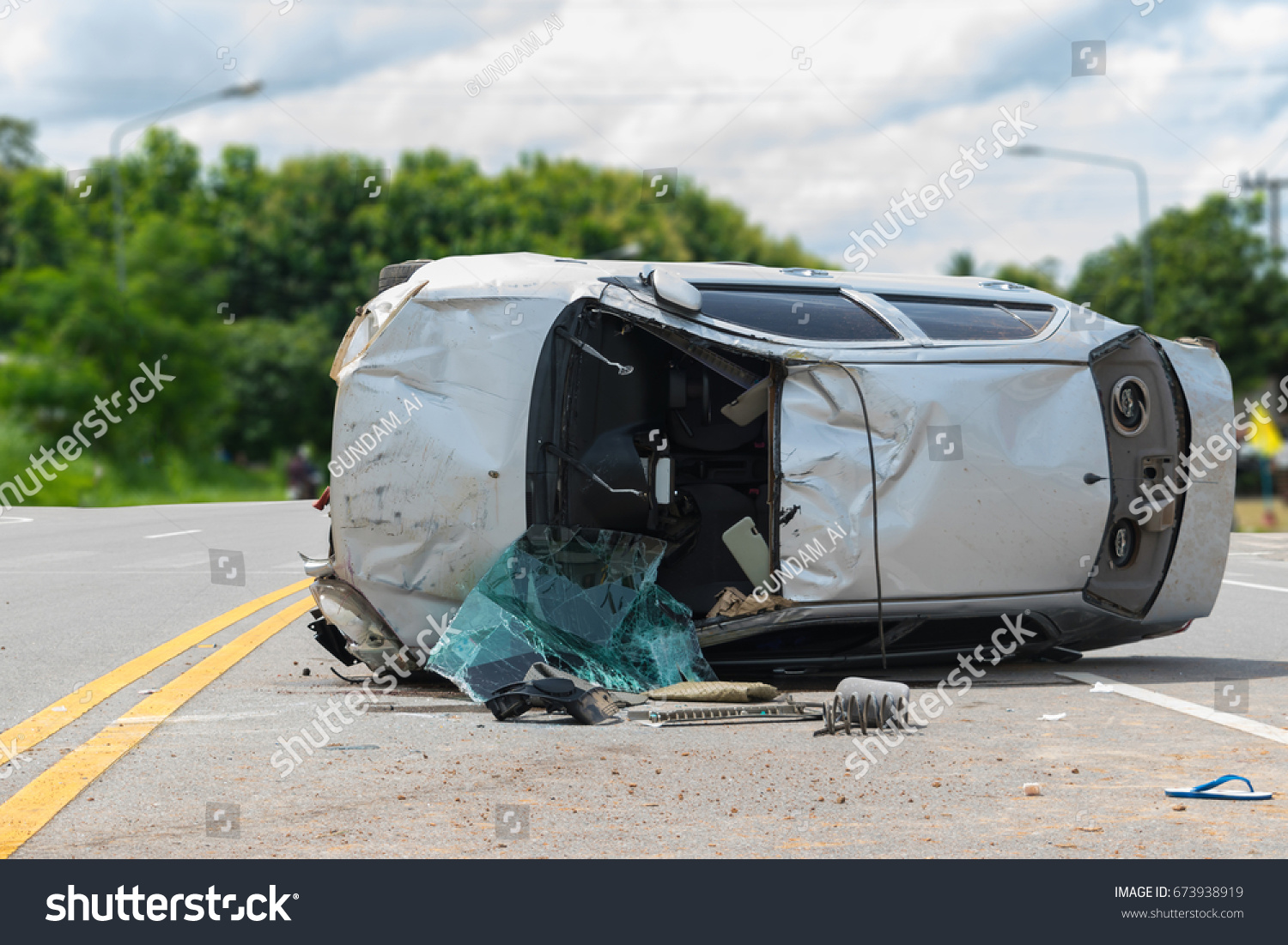 Old Car Accident Scene Upside Down Stock Photo 673938919 | Shutterstock