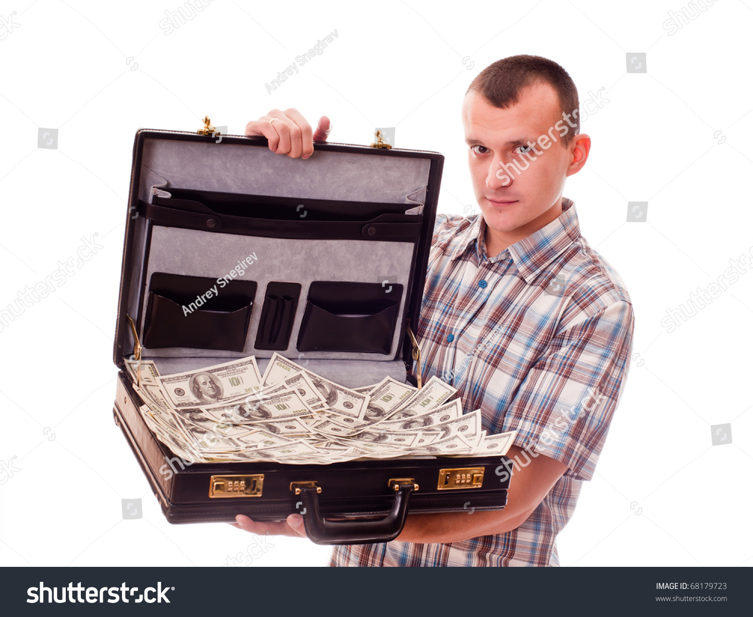 Мужчина с чемоданом денег