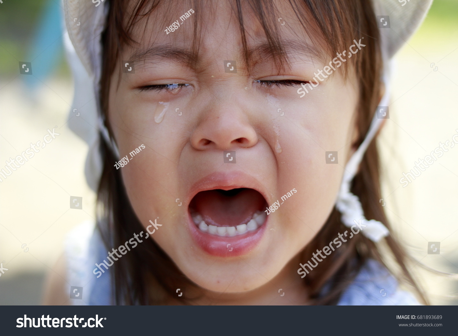 Crying Japanese Girl 2 Years Old Stock Photo 681893689 | Shutterstock