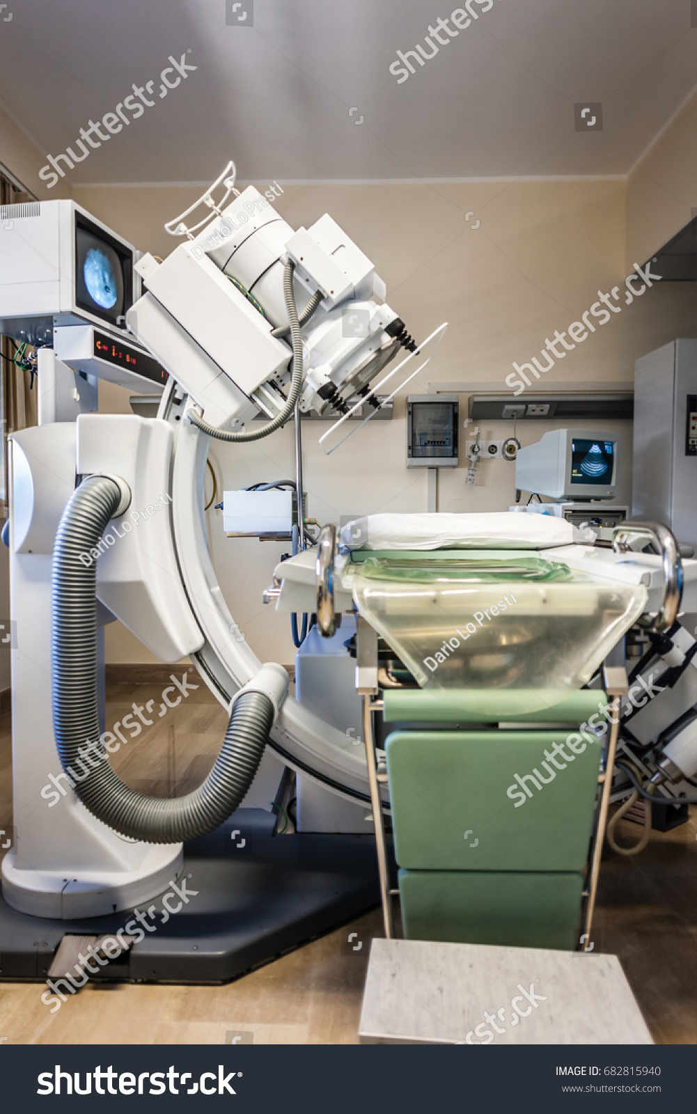 Lithotriptor Attempts Break Kidney Stones Using Stock Photo 682815940 ...