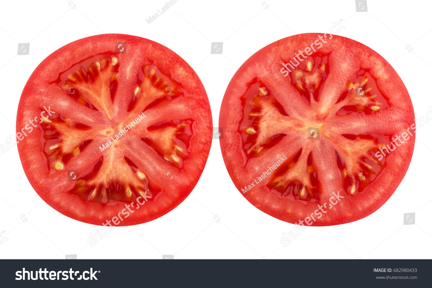 Ломтик помидора на белом фоне