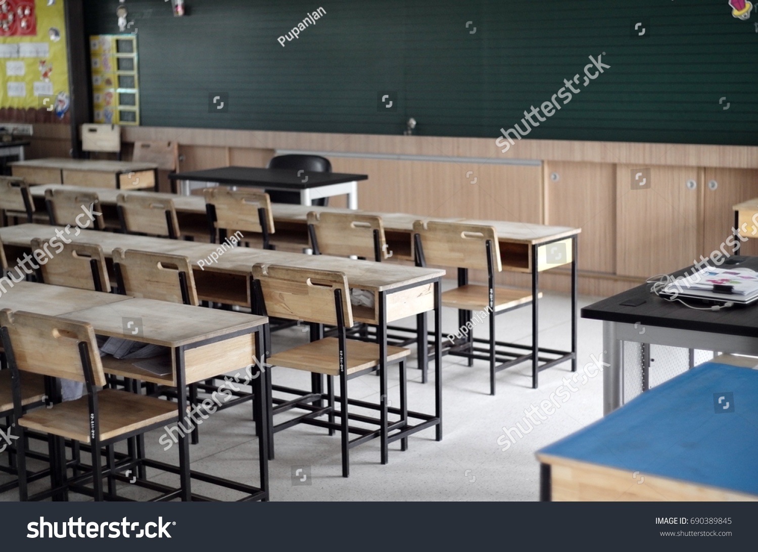 Empty Classroom Wooden Tables Blackboard Stock Photo 690389845 ...