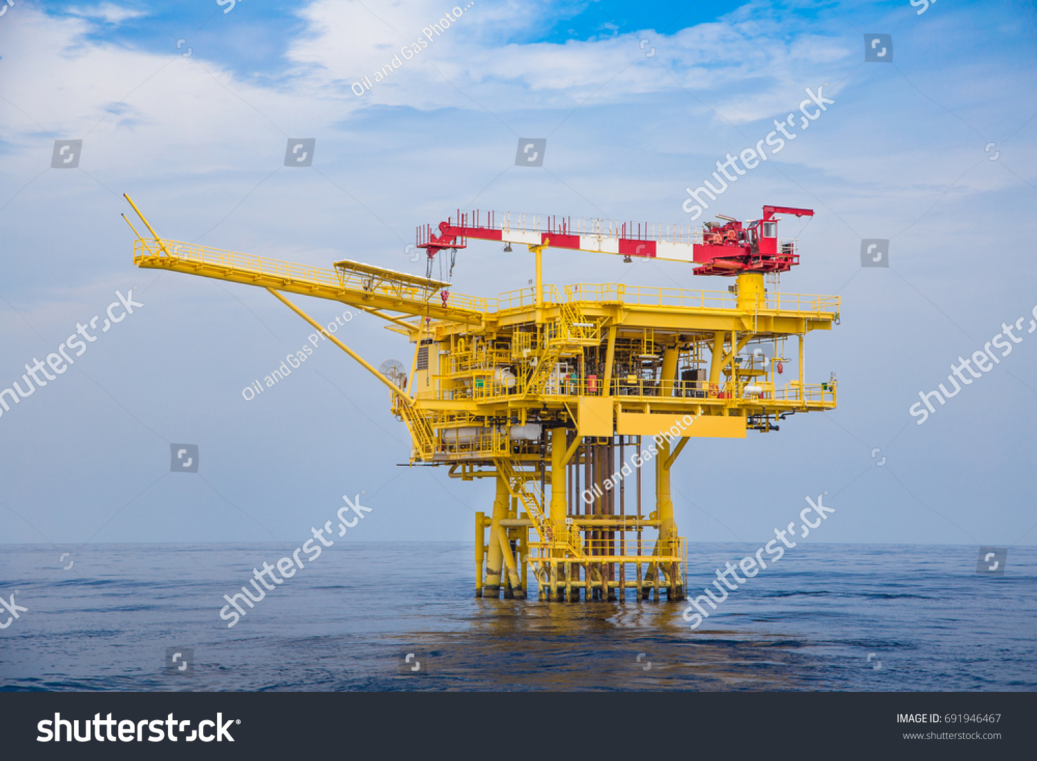 Offshore Oil Gas Wellhead Remote Platform Stock Photo 691946467 ...