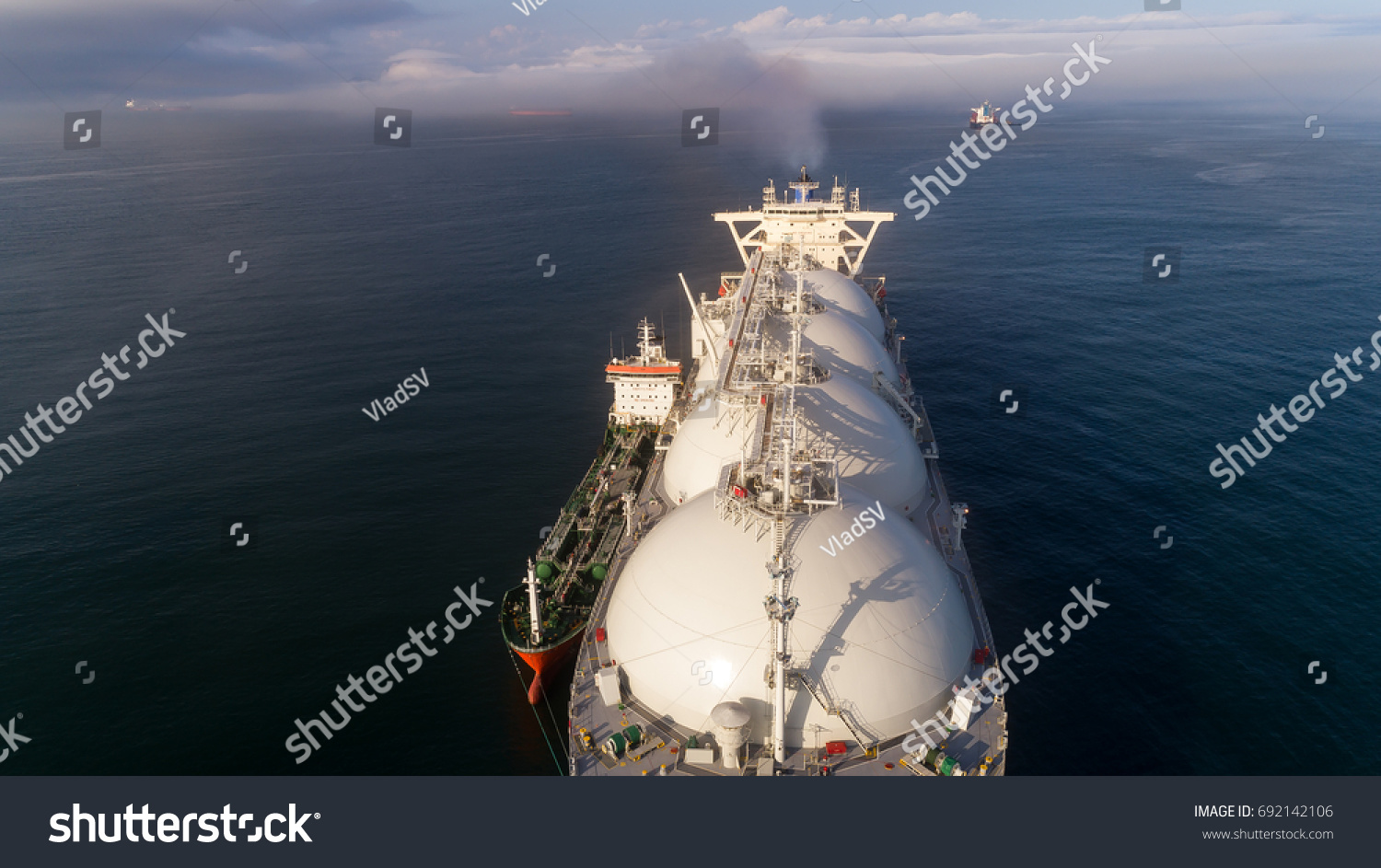 Top View Large Lng Tanker Tanker Stock Photo 692142106 | Shutterstock