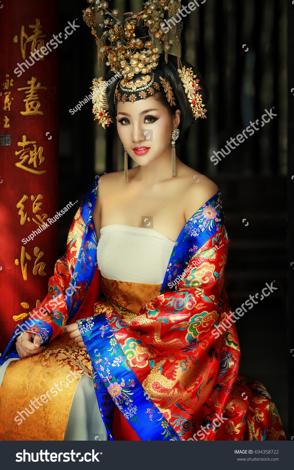 Beautiful Lady Chinese Dress Stock Photo 694358722 | Shutterstock