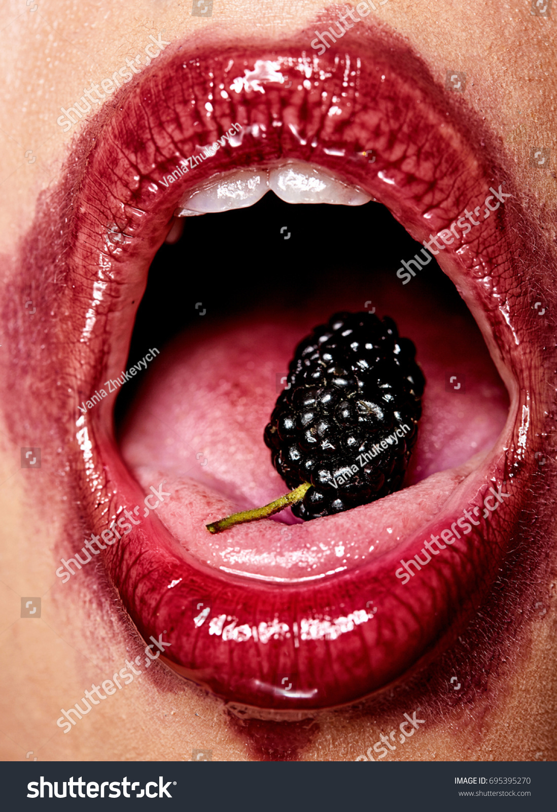 Sexy Lips Smeared Lipstick Mulberry Mouth库存照片695395270 Shutterstock