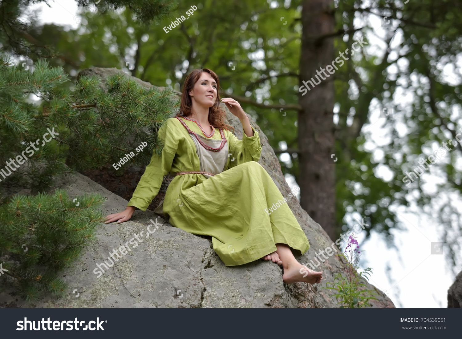 https://image.shutterstock.com/shutterstock/photos/704539051/display_1500/stock-photo-viking-girl-in-a-retro-dress-704539051.jpg