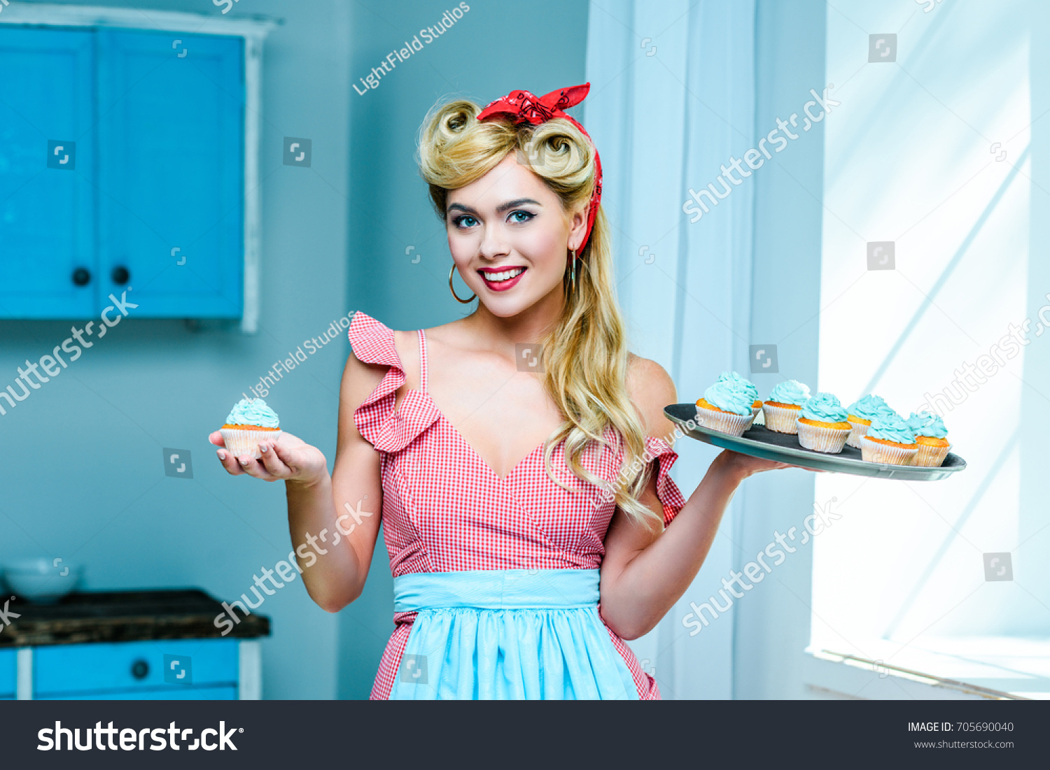 3 485 рез по запросу Pin Up Girl Cooking — изображения стоковые фотографии и векторная