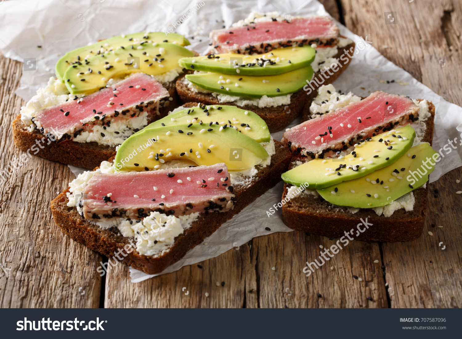 Бутерброды с тунцом
