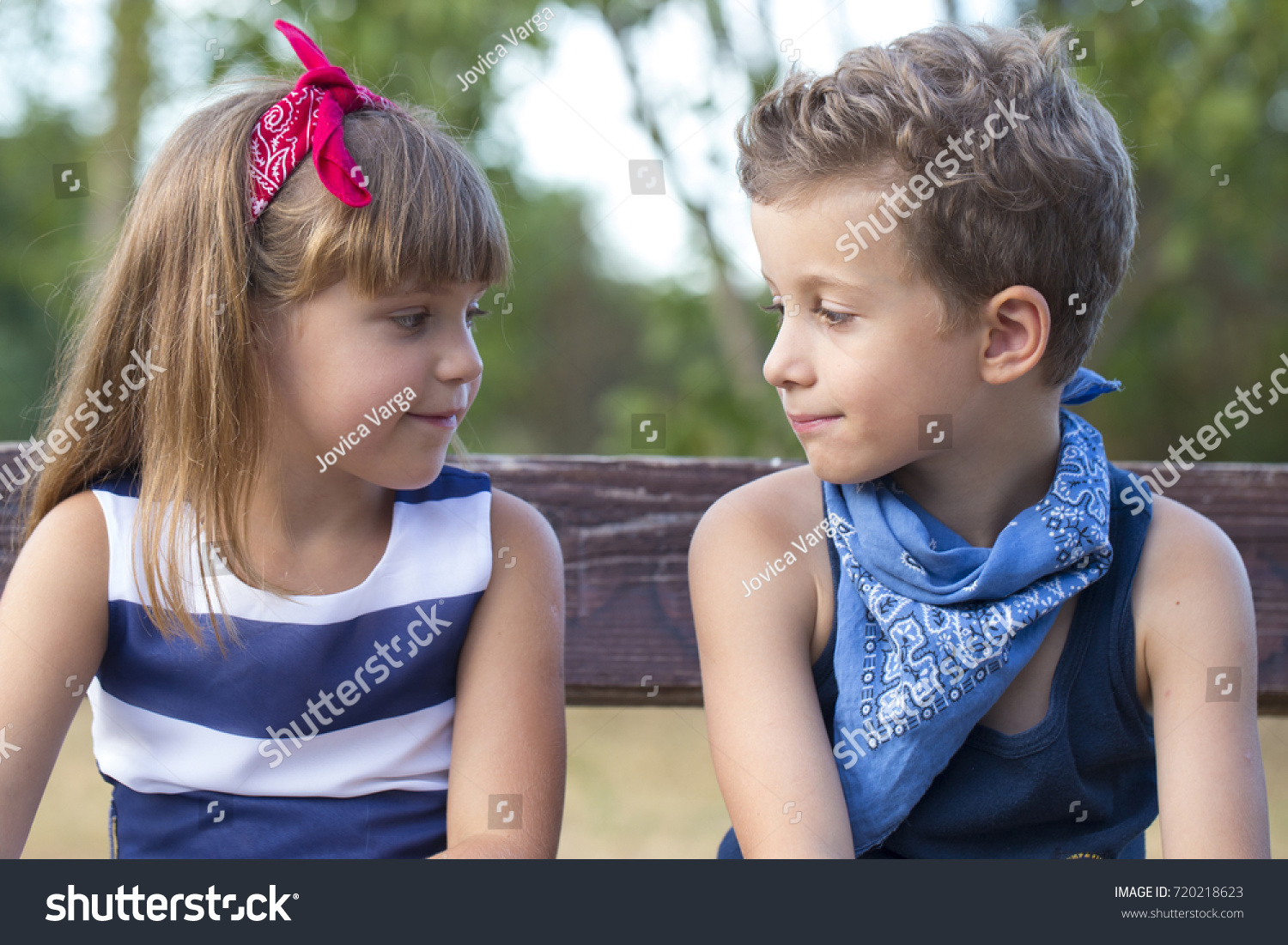 Little girls boy. Boy and girl in Park. Makovka boy and girl. Girl or boy фото высокое качество. Girl with boy.