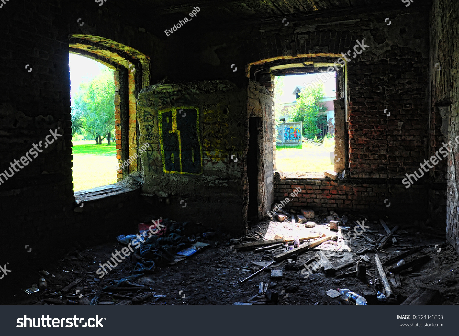 Room Burned Down House Stock Photo 724843303 | Shutterstock